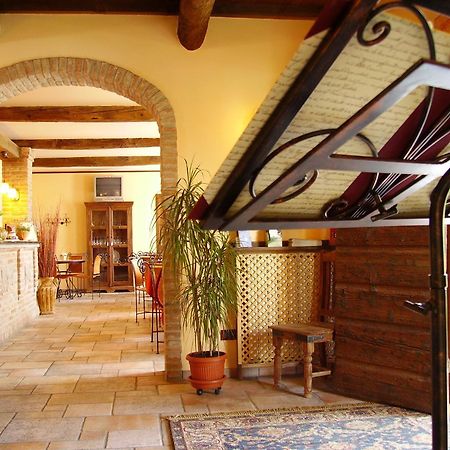 Hotel Antico Casale Vigarano Mainarda ภายนอก รูปภาพ
