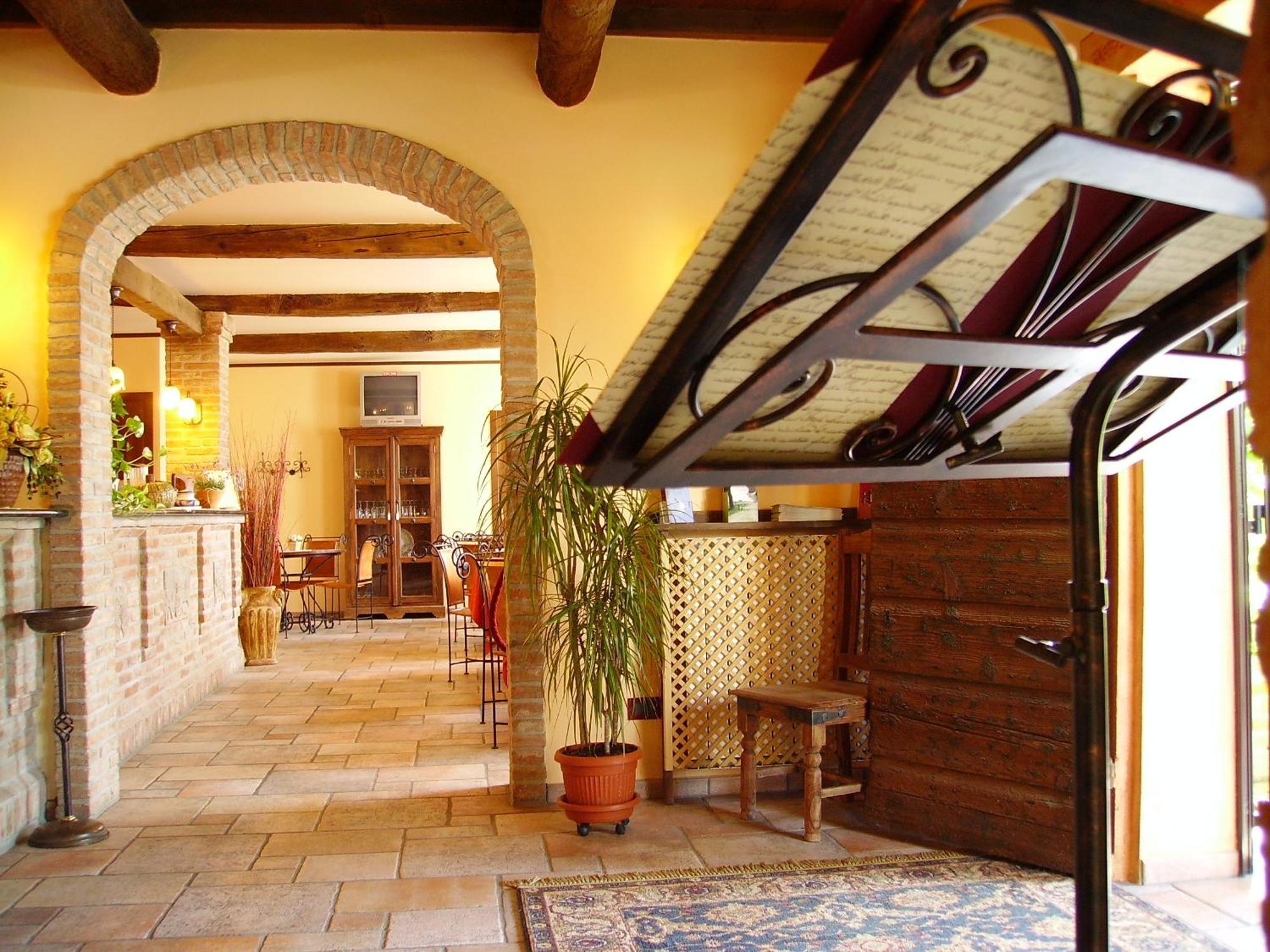 Hotel Antico Casale Vigarano Mainarda ภายนอก รูปภาพ