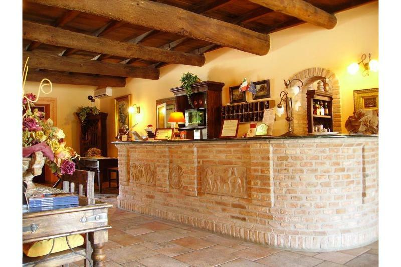 Hotel Antico Casale Vigarano Mainarda ภายนอก รูปภาพ